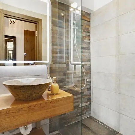 Heart Of #victoriei Bukarest